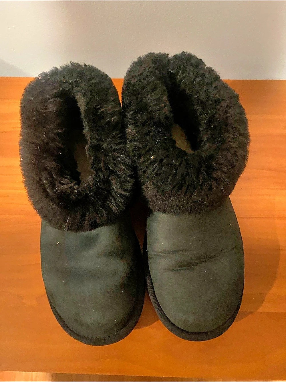 UGG Short Sheepskin Cuff Boot Black Boots